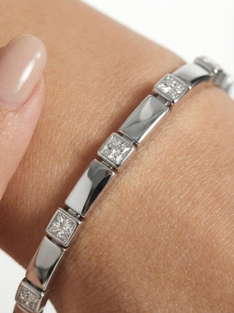 Kare Taş ve Plaka Detaylı Modern Zincir Bileklik