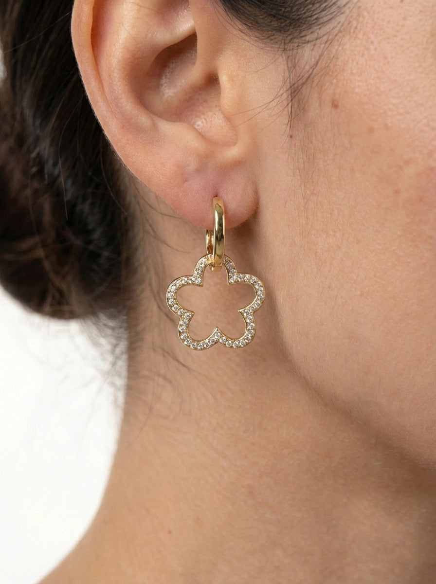 Taşlı Çiçek Figürlü Sallantılı Gold Halka Küpe