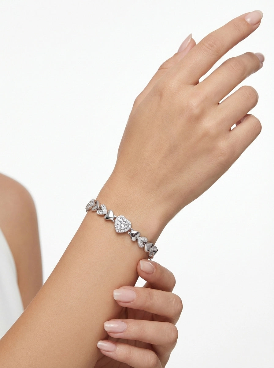 Zirkon Taşlı Sıralı Kalp Figürlü Zincir Bileklik