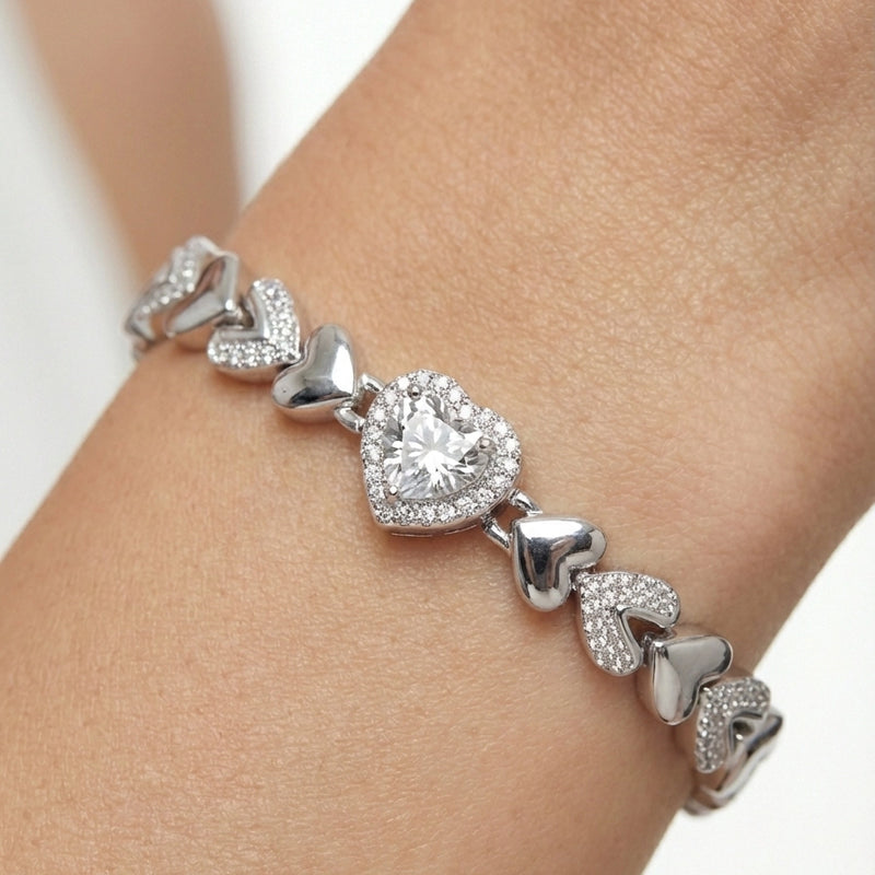 Zirkon Taşlı Sıralı Kalp Figürlü Zincir Bileklik