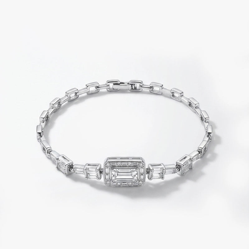 Baget Taşlı ve Halo Montürlü Gümüş Renk Zincir Bileklik