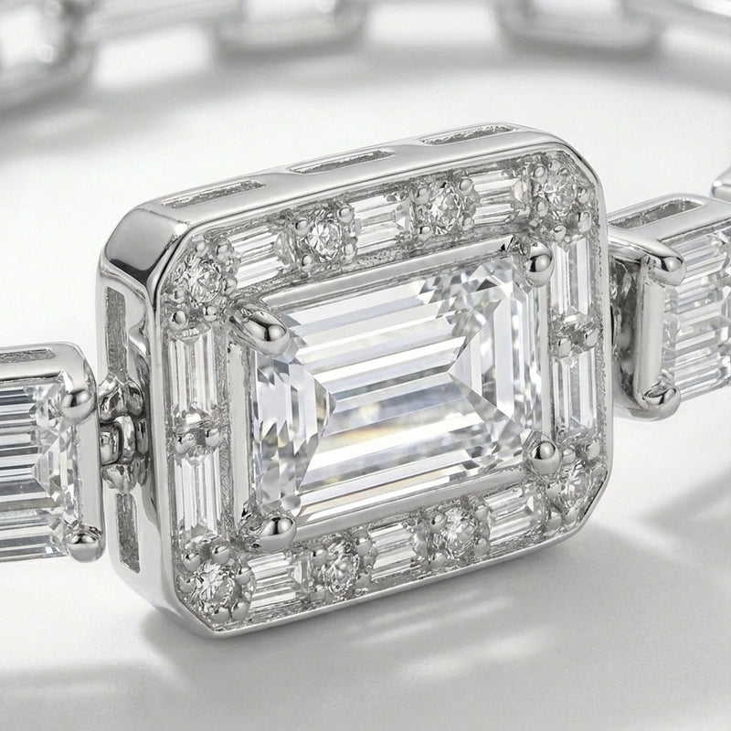 Baget Taşlı ve Halo Montürlü Gümüş Renk Zincir Bileklik