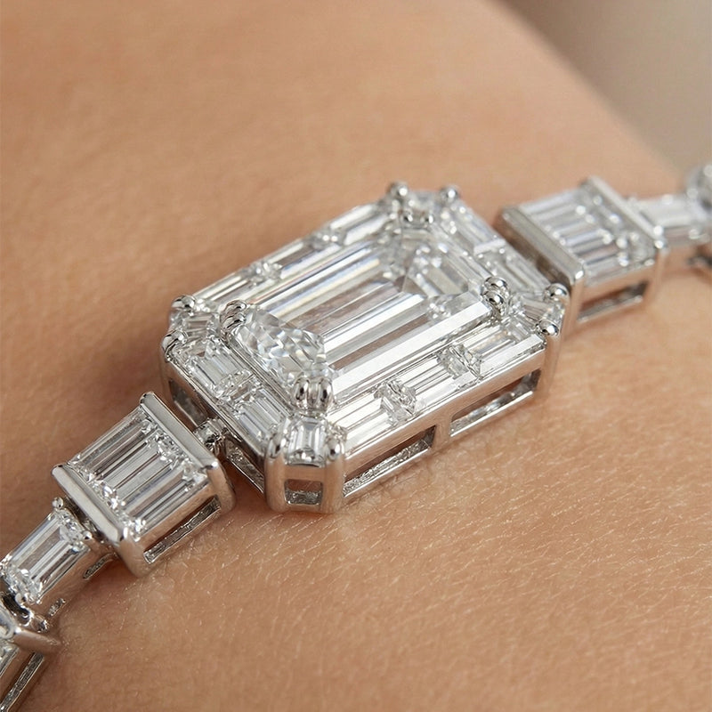 Baget Taşlı ve Halo Montürlü Gümüş Renk Zincir Bileklik