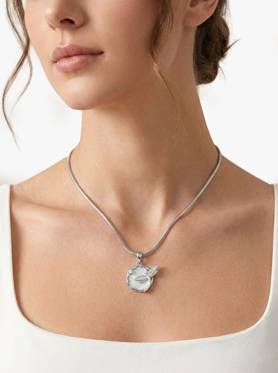 Sedef Üzeri Yusufçuk Figürlü Kolye