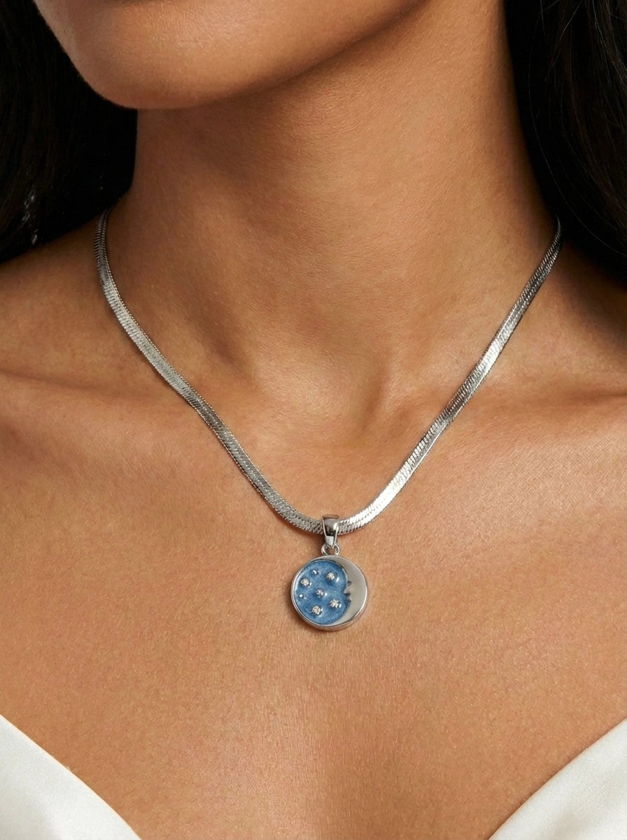 Mavi Mineli ve Taşlı Ay Figürlü Kolye