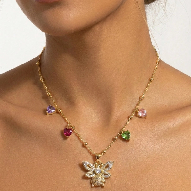 Renkli Kalp ve Arı Figürlü Kolye