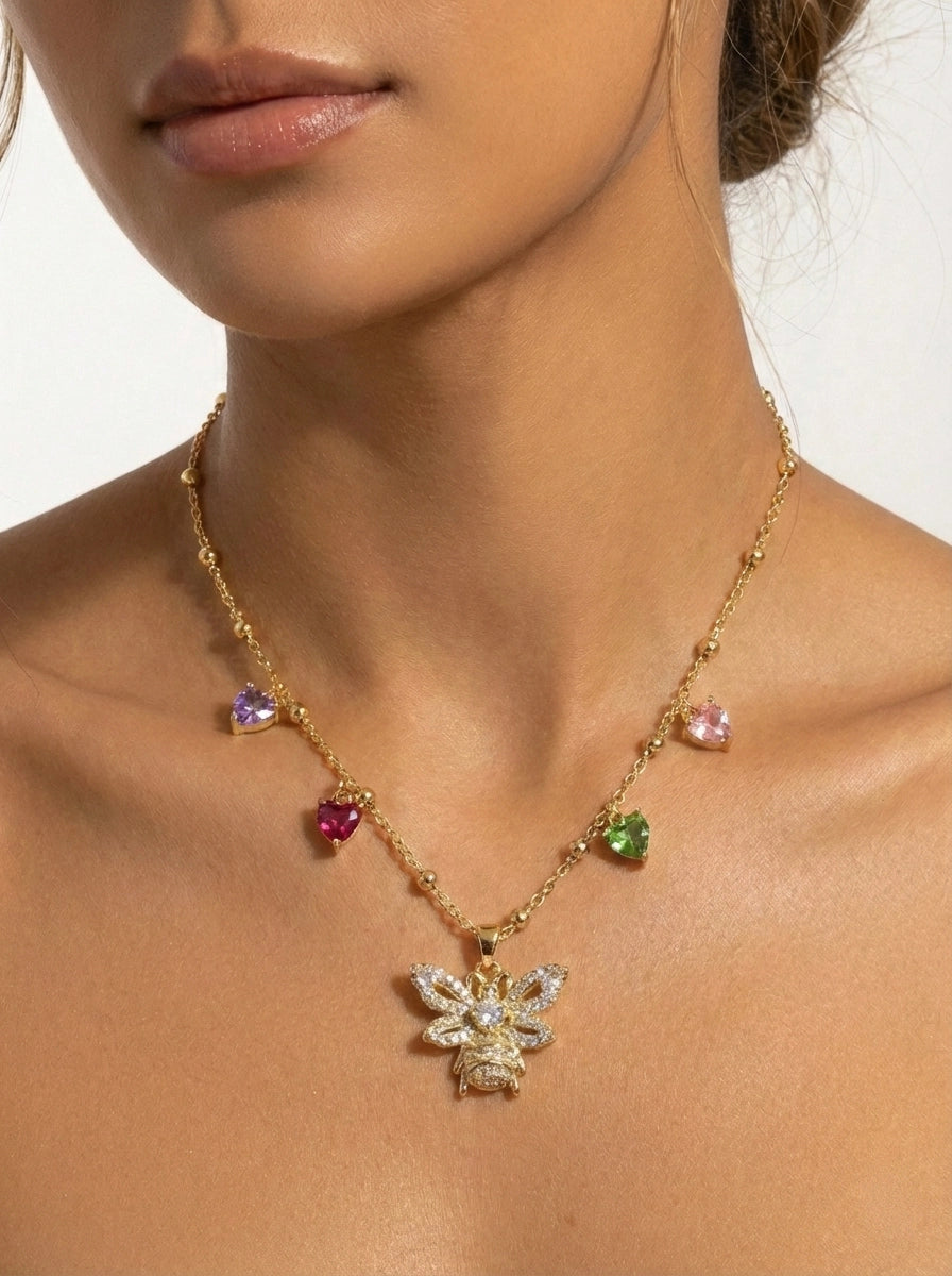 Renkli Kalp ve Arı Figürlü Kolye