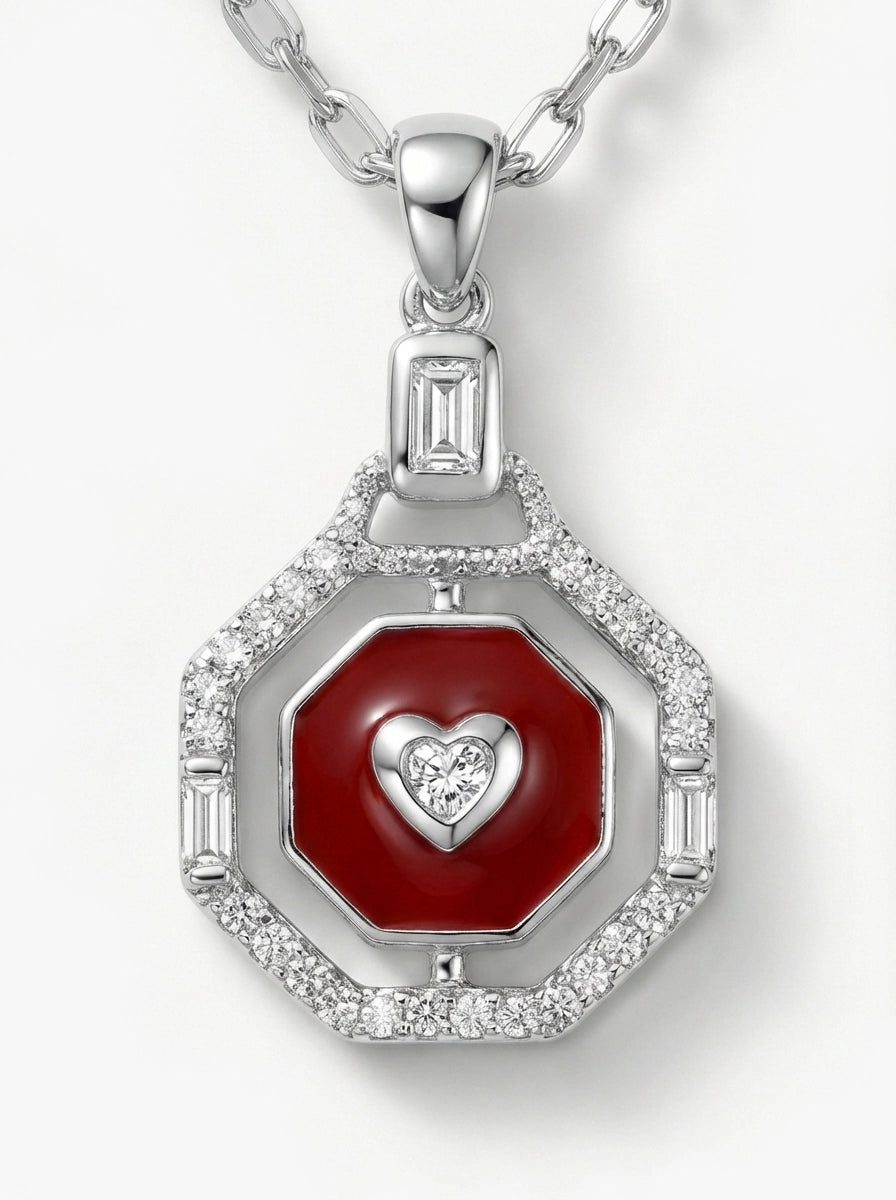 Kırmızı Mineli ve Kalp Figürlü Baget Taşlı Gümüş Renk Kolye