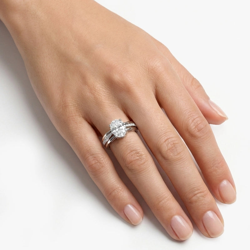 Oval Kesim Kristal Taşlı Gümüş Renk Yüzük