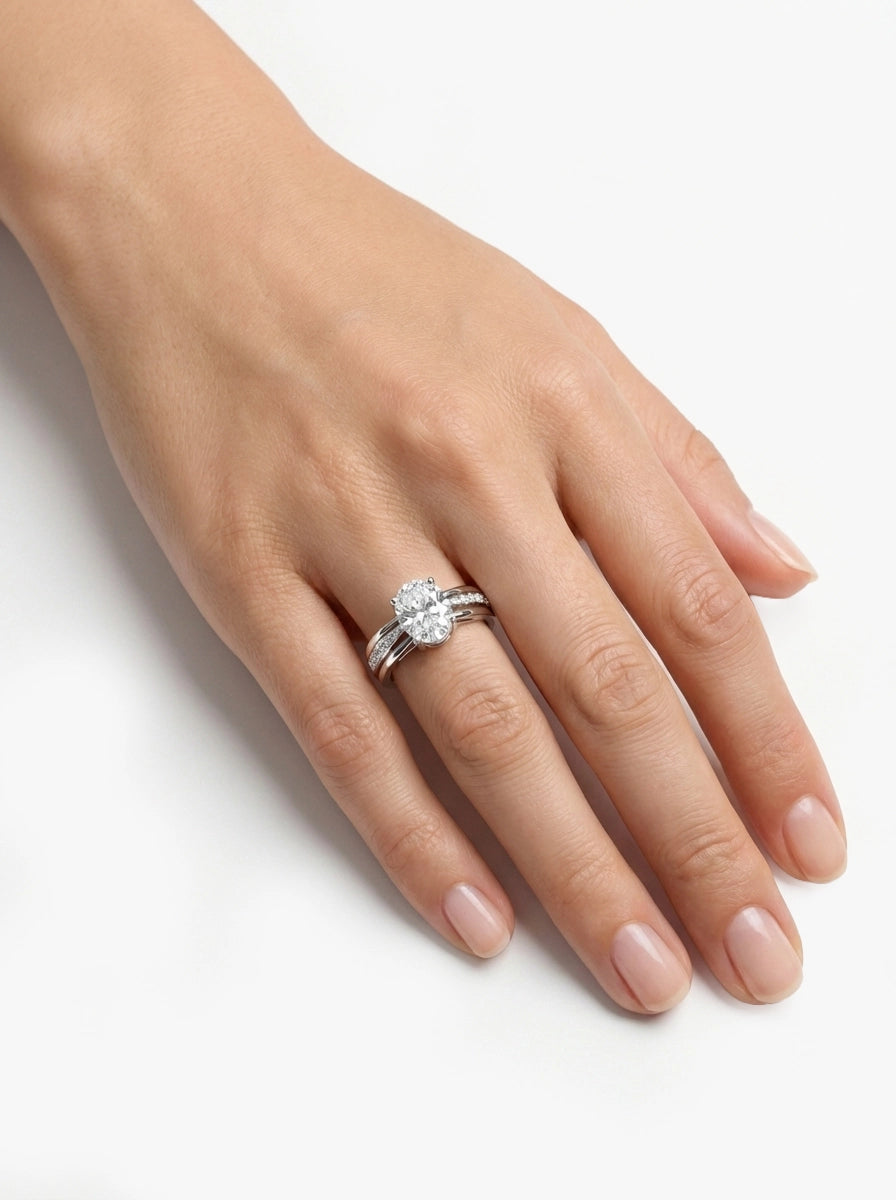 Oval Kesim Kristal Taşlı Gümüş Renk Yüzük