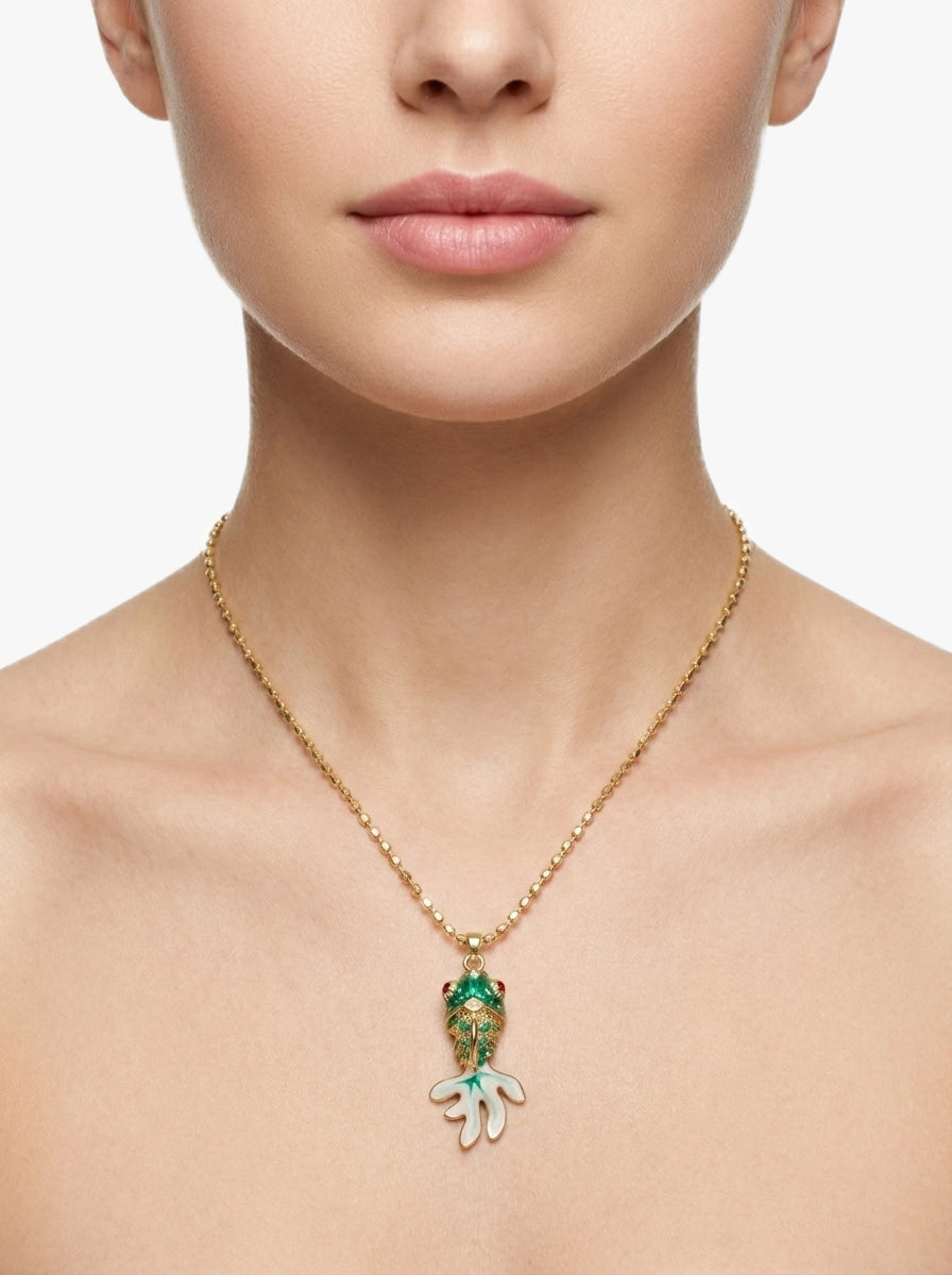 Yeşil Mineli Balık Figürlü Gold Top Zincir Kolye