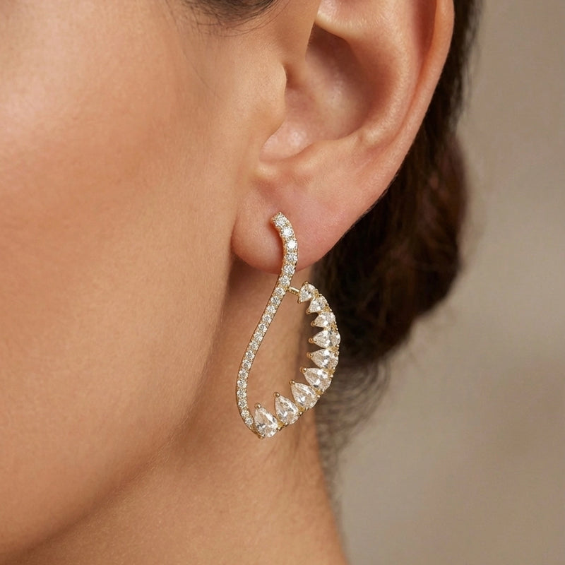 Damla Taşlı ve Kıvrımlı Tasarım Gold Küpe