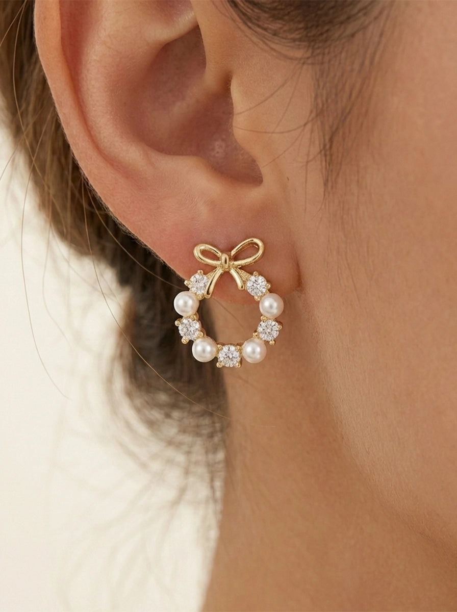 Kurdele Detaylı ve İncili Gold Çivi Küpe