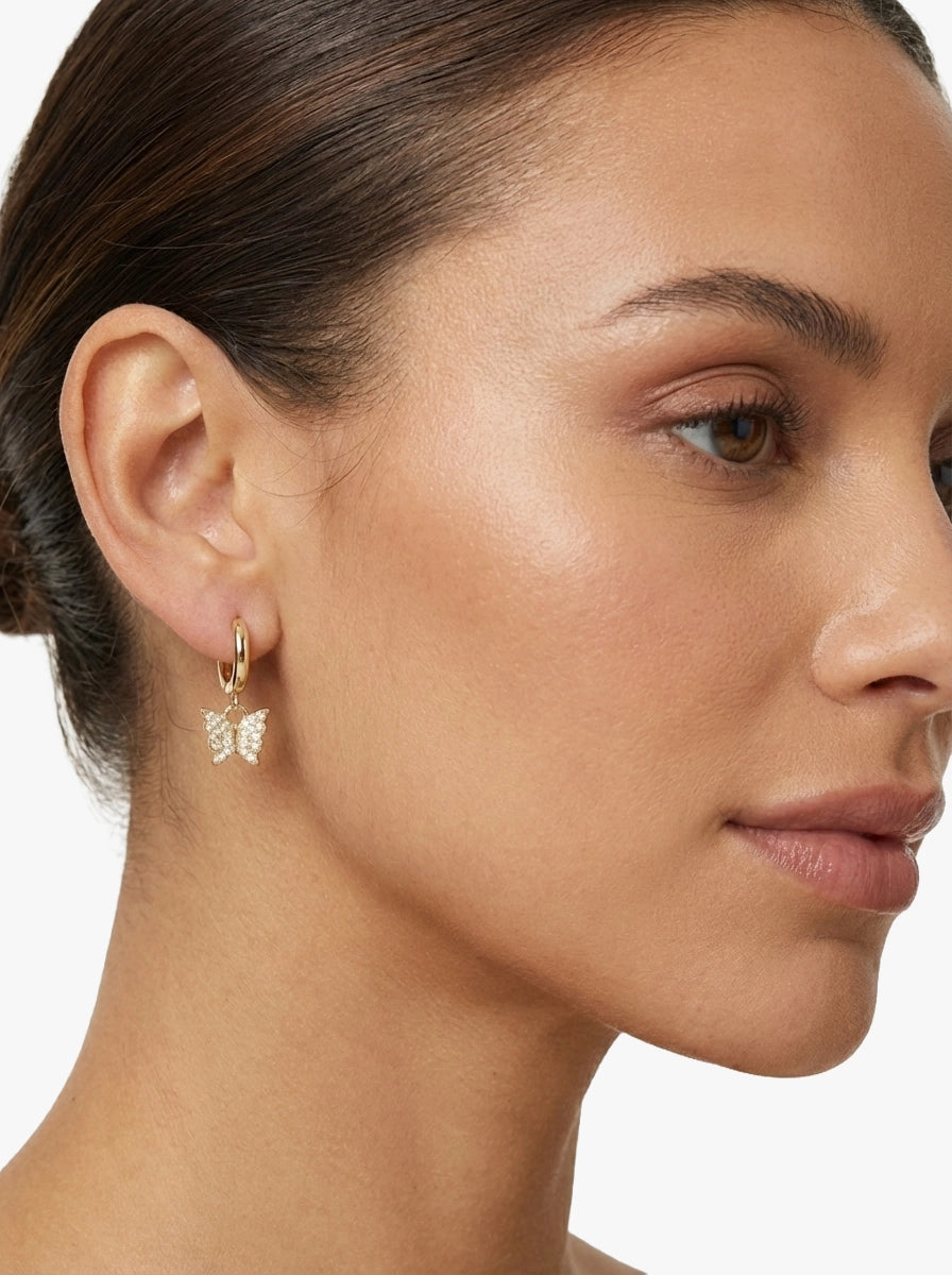 Tek Kelebek Figürlü Sallantılı Gold Halka Küpe