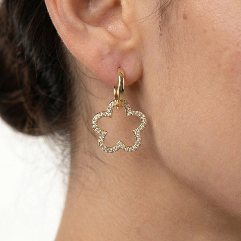 Taşlı Çiçek Figürlü Sallantılı Gold Halka Küpe