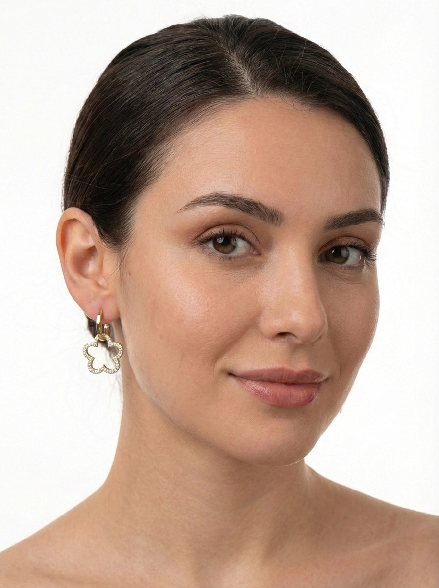 Taşlı Çiçek Figürlü Sallantılı Gold Halka Küpe