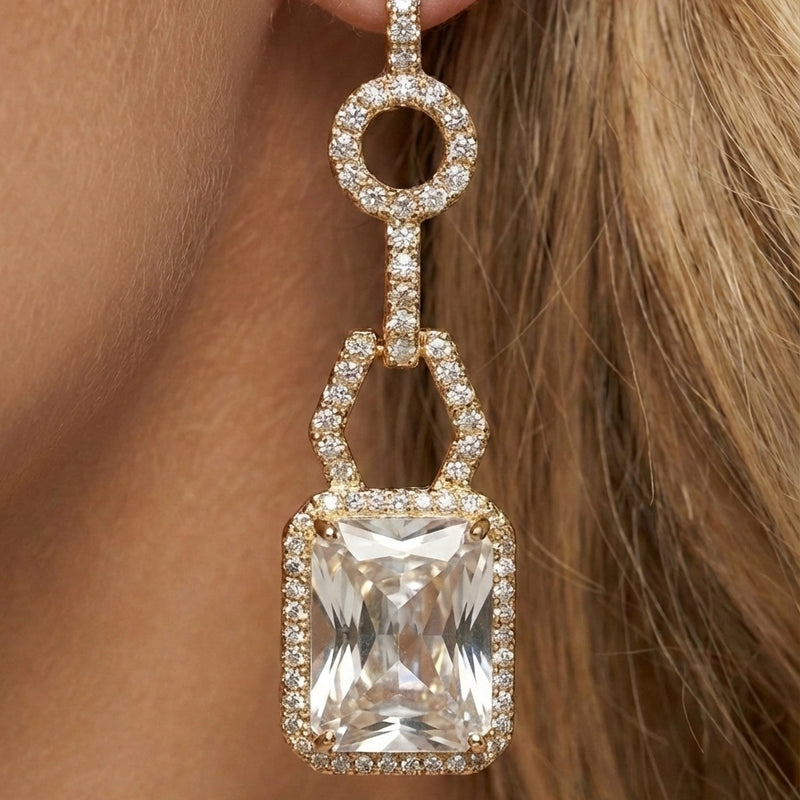 Baget Taşlı ve Sallantılı Gold Küpe