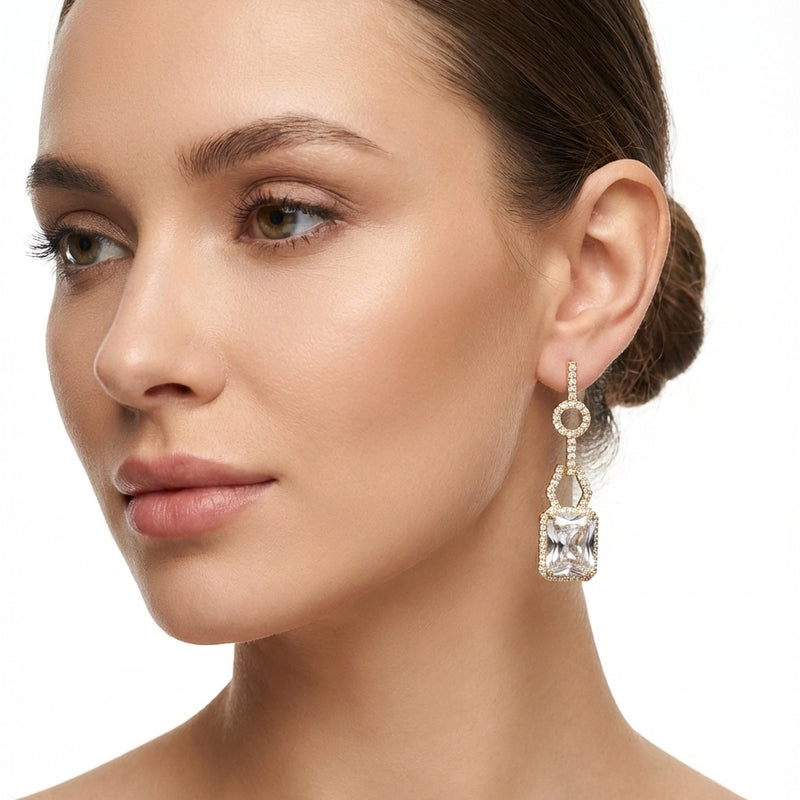 Baget Taşlı ve Sallantılı Gold Küpe